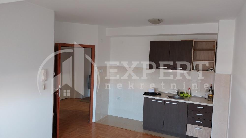 Slika 1 - Cara Dušana, Jednoiposoban stan za izdavanje, 36m2, 250€