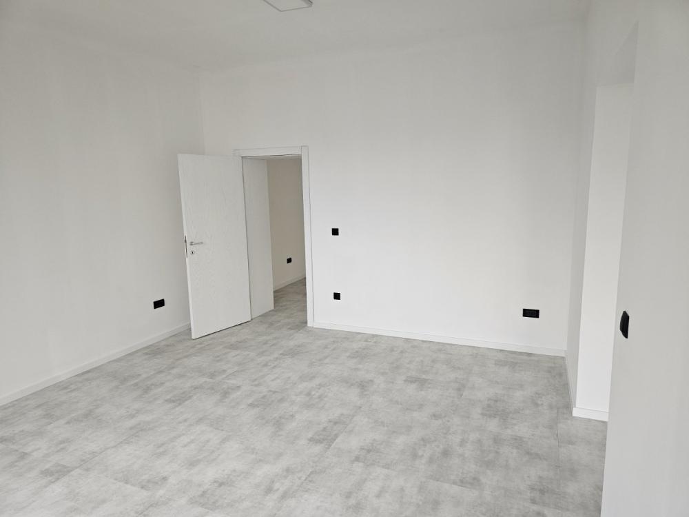 Slika 8 - Bulevar Kralja Aleksandra,  Lokal za izdavanje, 120m2, 2.000€