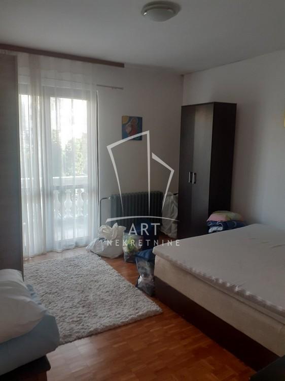 Slika 4 - Lovačka, Kuća za izdavanje, 381m2, 2.000€