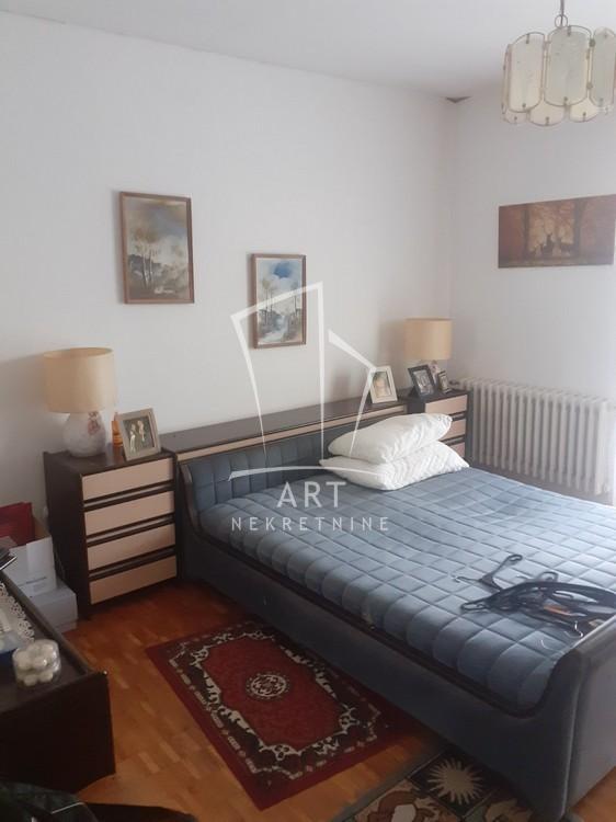 Slika 5 - Lovačka, Kuća za izdavanje, 381m2, 2.000€