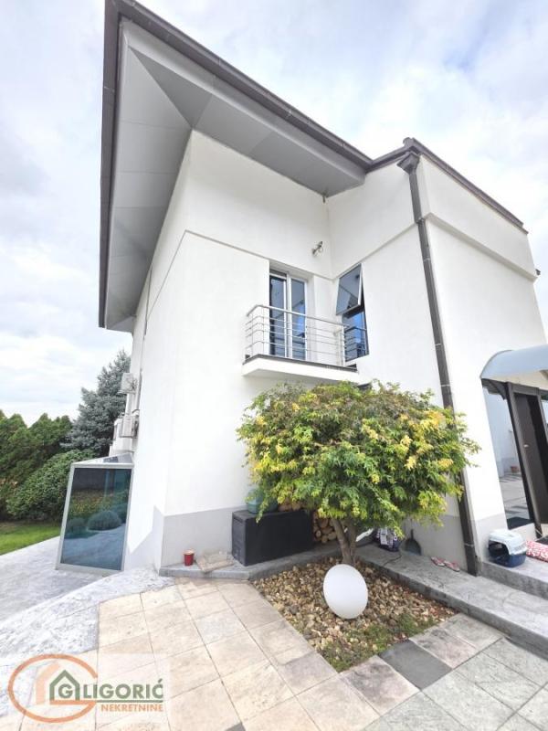 Slika 1 -  Kuća na prodaju, 400m2, 1.500.000€