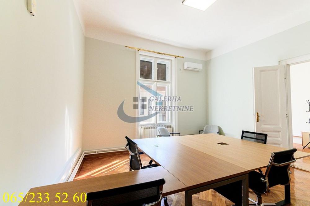 Slika 3 - Cara Uroša, Šestosoban stan na prodaju, 239m2, 1.000.000€