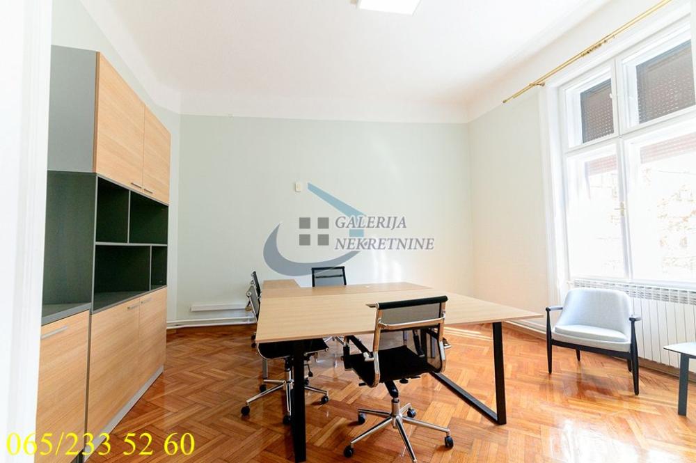 Slika 6 - Cara Uroša, Šestosoban stan na prodaju, 239m2, 1.000.000€