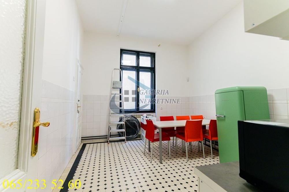 Slika 9 - Cara Uroša, Šestosoban stan na prodaju, 239m2, 1.000.000€