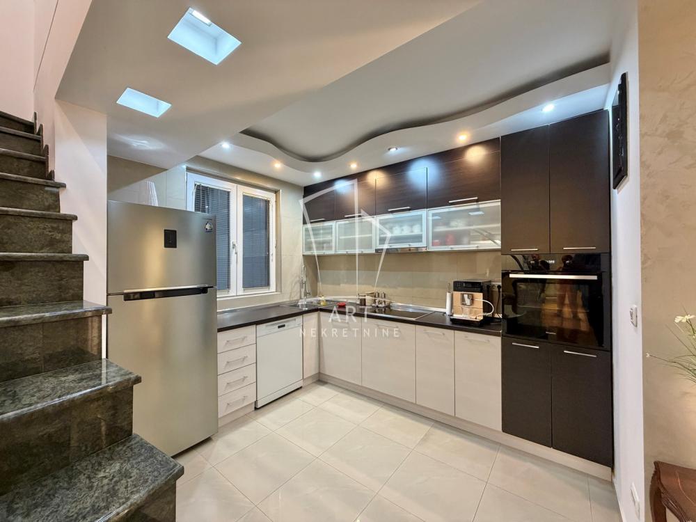 Slika 5 - Radoja Domanovića, Četvorosoban stan na prodaju, 102m2, 465.000€