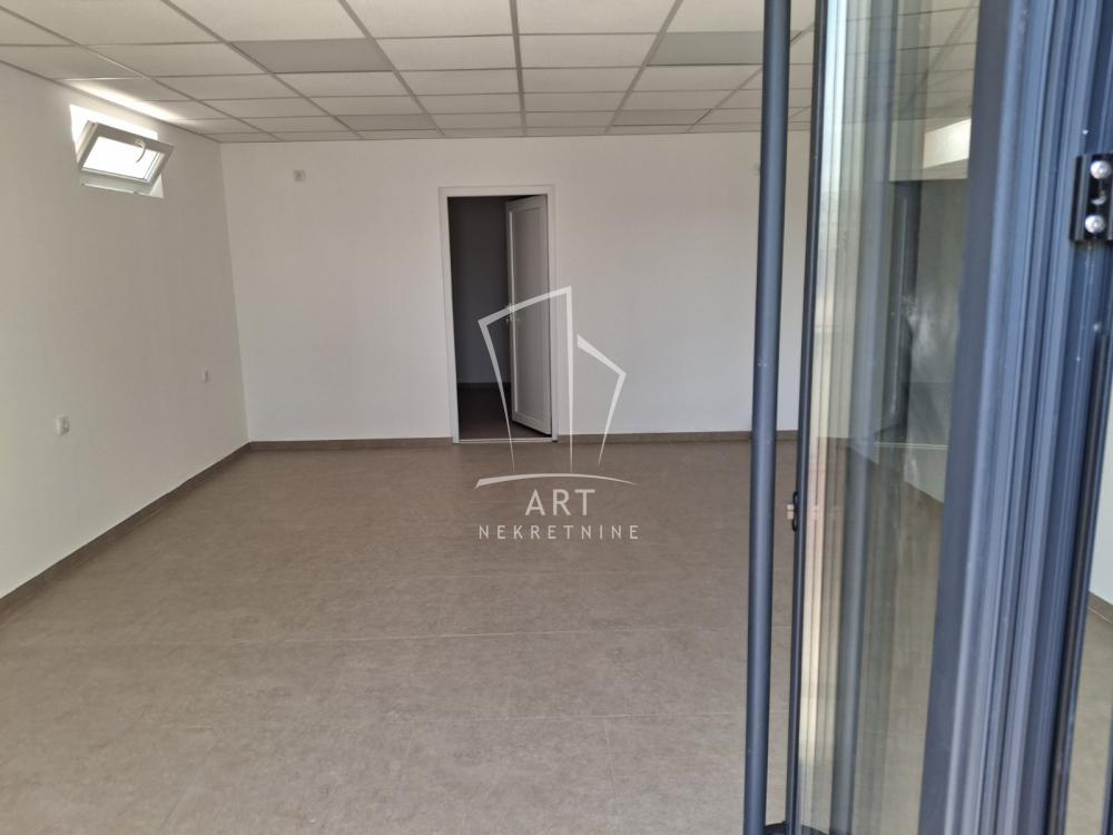 Slika 1 - Krnješevačka,  Lokal za izdavanje, 46m2, 350€