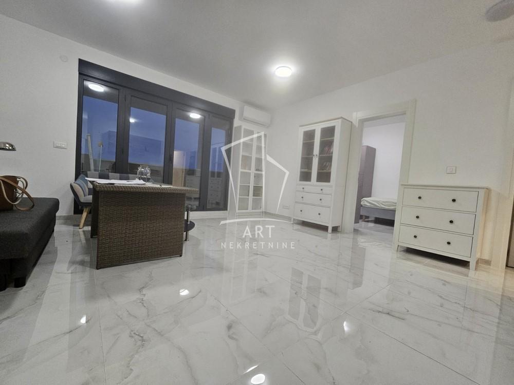 Glavna slika -Maršala Tita, Trosoban stan za izdavanje, 55m2, 550€