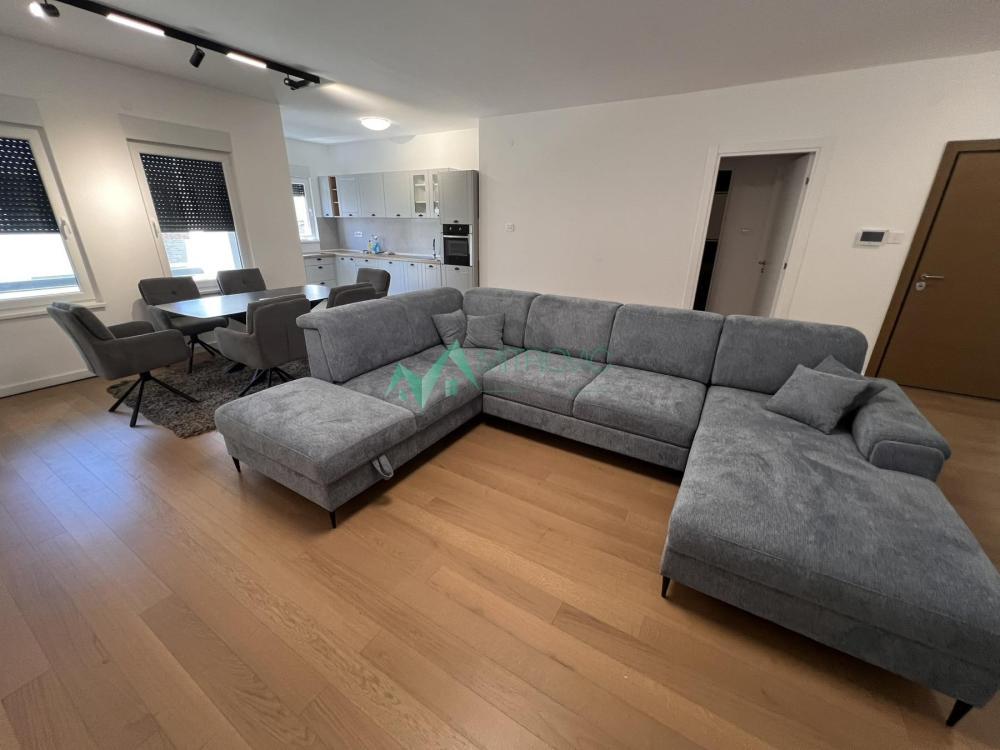 Glavna slika -Četvorosoban stan na prodaju, 111m2, 331.000€