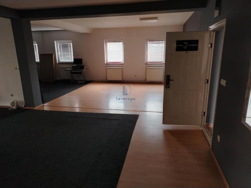 Slika 2 - Dobanovački put, Trosoban stan za izdavanje, 140m2, 800€