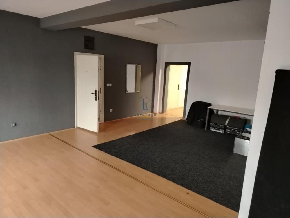 Slika 1 - Dobanovački put, Trosoban stan za izdavanje, 140m2, 800€