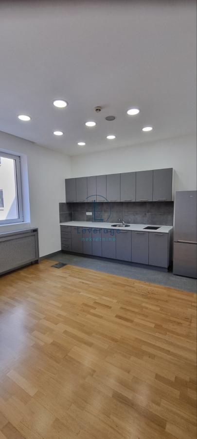 Slika 1 - Bulevar Kralja Aleksandra,  Lokal za izdavanje, 458m2, 6.412€