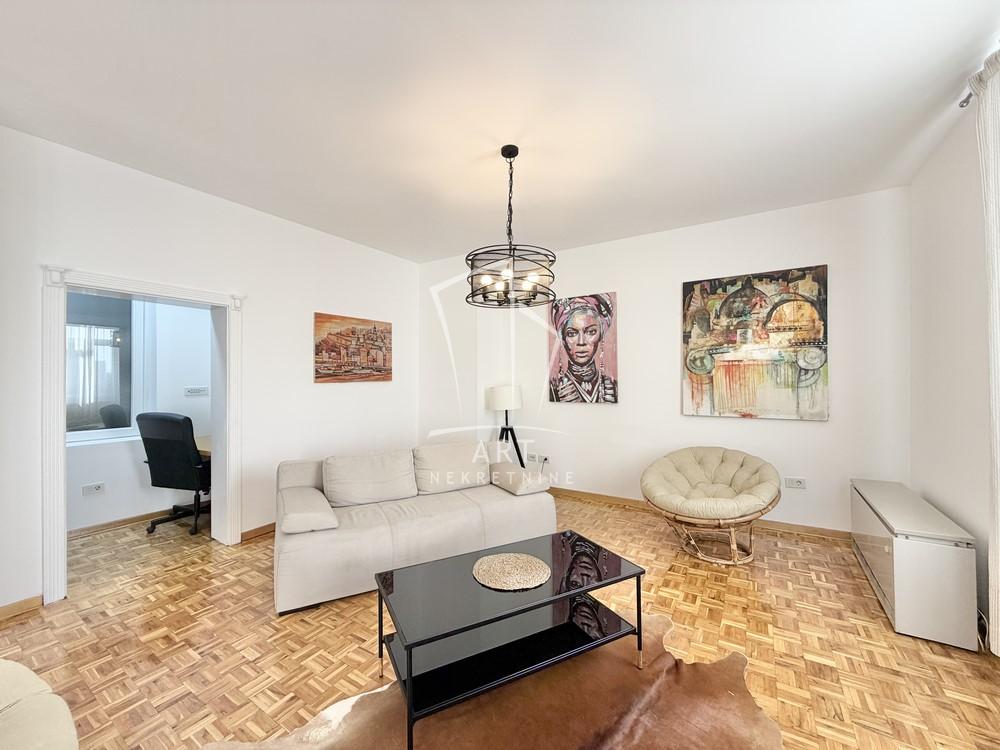 Slika 1 - Maršala Birjuzova, Trosoban stan za izdavanje, 144m2, 2.500€