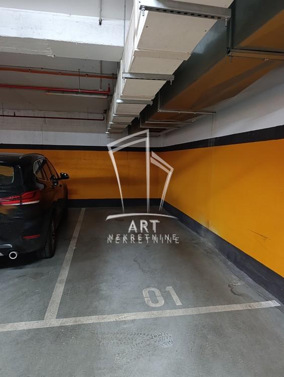 Slika 9 - Južni Bulevar, Trosoban stan za izdavanje, 82m2, 1.000€