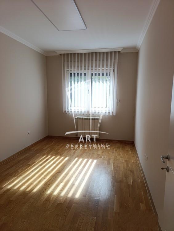 Slika 3 - Južni Bulevar, Trosoban stan za izdavanje, 82m2, 1.000€