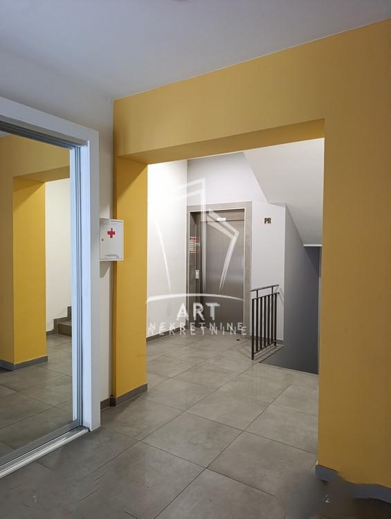 Slika 7 - Južni Bulevar, Trosoban stan za izdavanje, 82m2, 1.000€