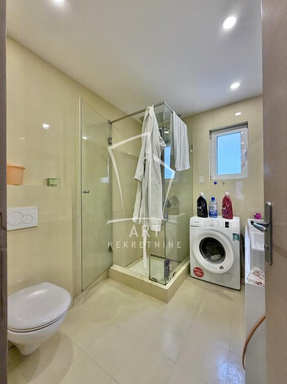 Slika 1 - Nikole Đurkovića, Četvorosoban stan na prodaju, 93m2, 300.000€