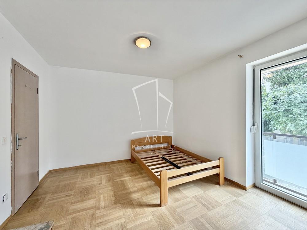 Slika 2 - Nikole Đurkovića, Četvorosoban stan na prodaju, 93m2, 300.000€