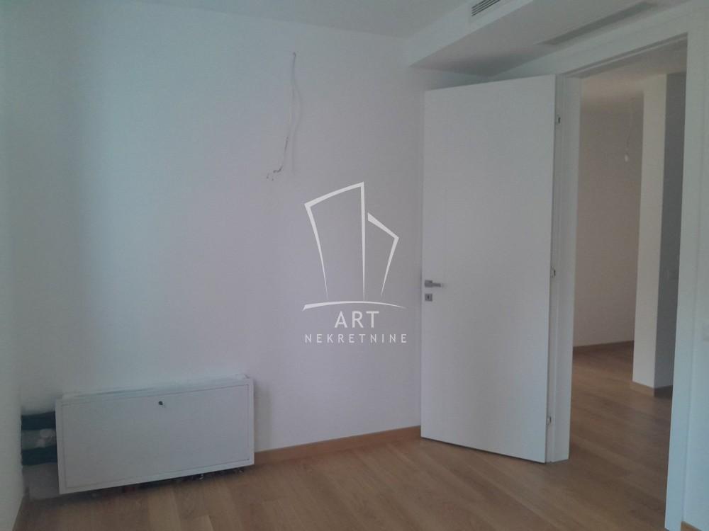 Slika 7 - Milovana Marinkovića, Četvorosoban stan za izdavanje, 102m2, 1.400€