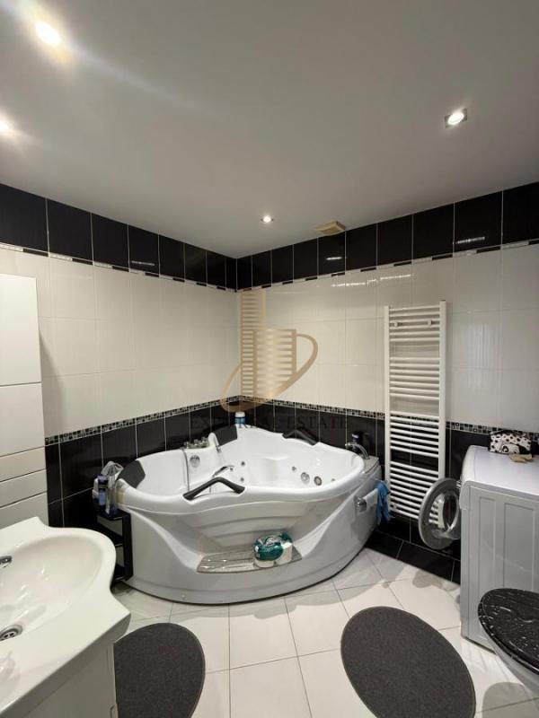 Slika 1 -  Kuća za izdavanje, 130m2, 1.200€