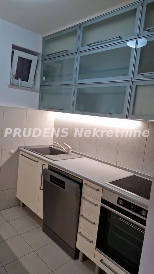 Slika 4 - Bokeljska, Trosoban stan za izdavanje, 89m2, 1.200€