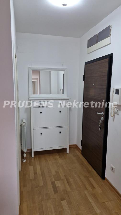 Slika 10 - Bokeljska, Trosoban stan za izdavanje, 89m2, 1.200€