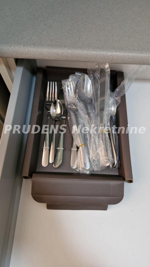 Slika 6 - Bokeljska, Trosoban stan za izdavanje, 89m2, 1.200€