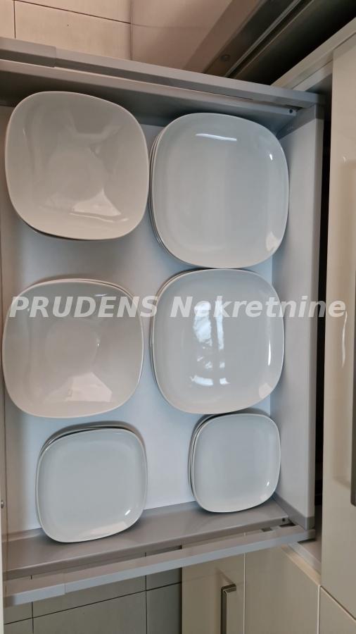 Slika 7 - Bokeljska, Trosoban stan za izdavanje, 89m2, 1.200€