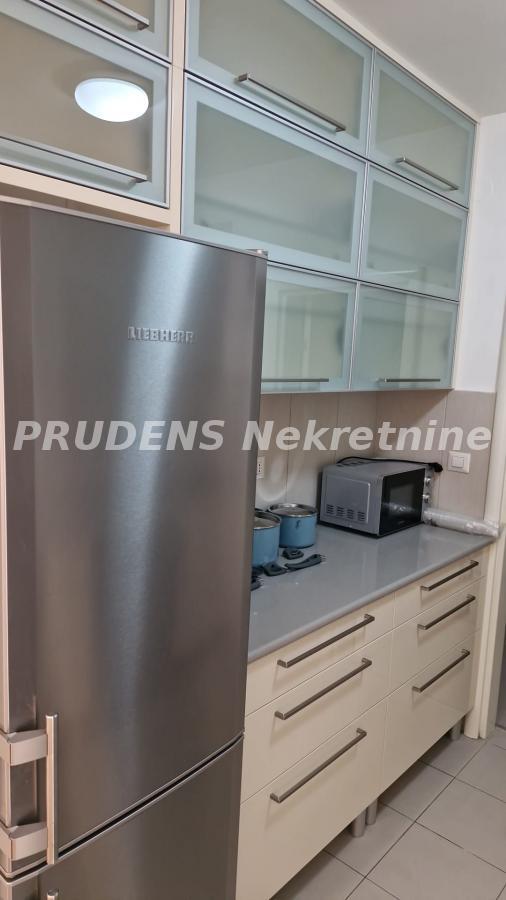 Slika 5 - Bokeljska, Trosoban stan za izdavanje, 89m2, 1.200€