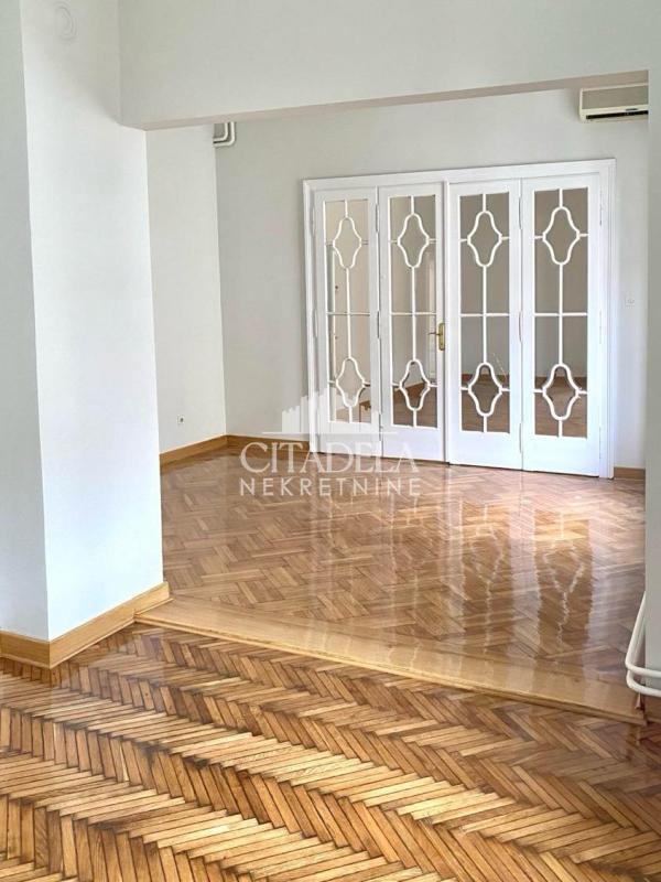 Slika 4 - Cara Uroša,  Stan za izdavanje, 239m2, 2.300€