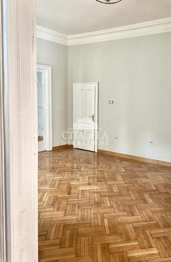 Slika 6 - Cara Uroša,  Stan za izdavanje, 239m2, 2.300€