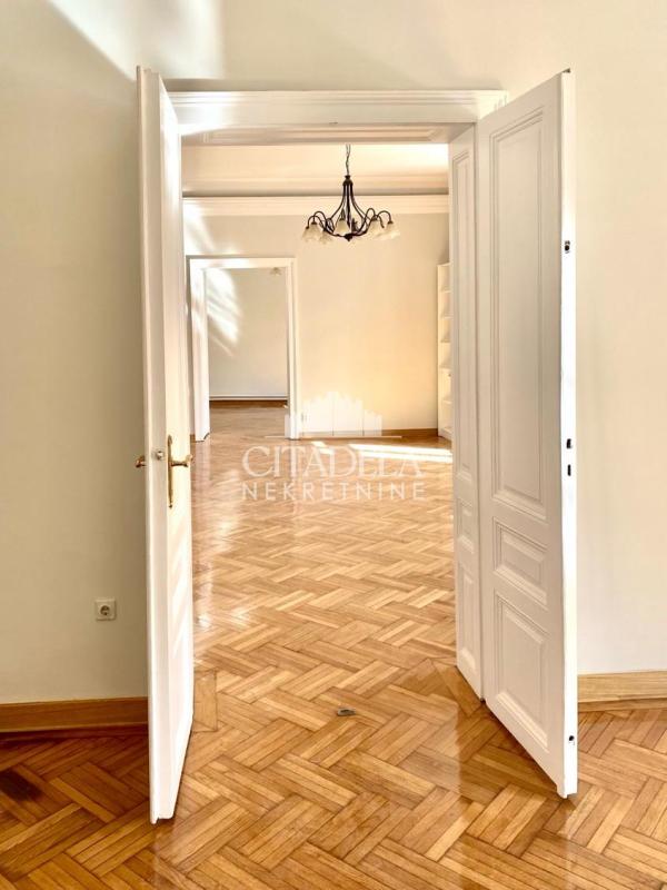 Slika 3 - Cara Uroša,  Stan za izdavanje, 239m2, 2.300€