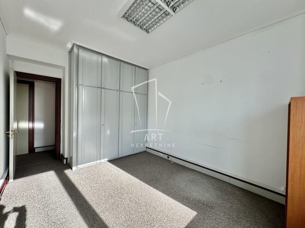 Slika 10 - Vladimira Popovića,  Lokal za izdavanje, 129m2, 1.939€