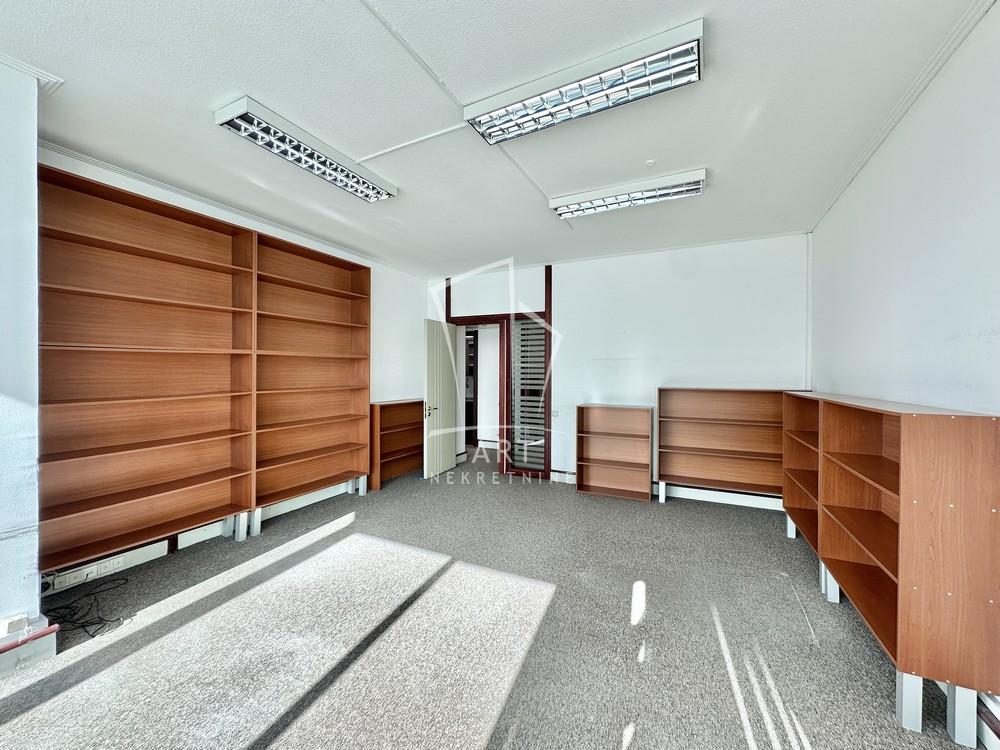 Slika 2 - Vladimira Popovića,  Lokal za izdavanje, 129m2, 1.939€