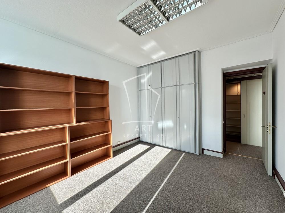 Slika 3 - Vladimira Popovića,  Lokal za izdavanje, 129m2, 1.939€