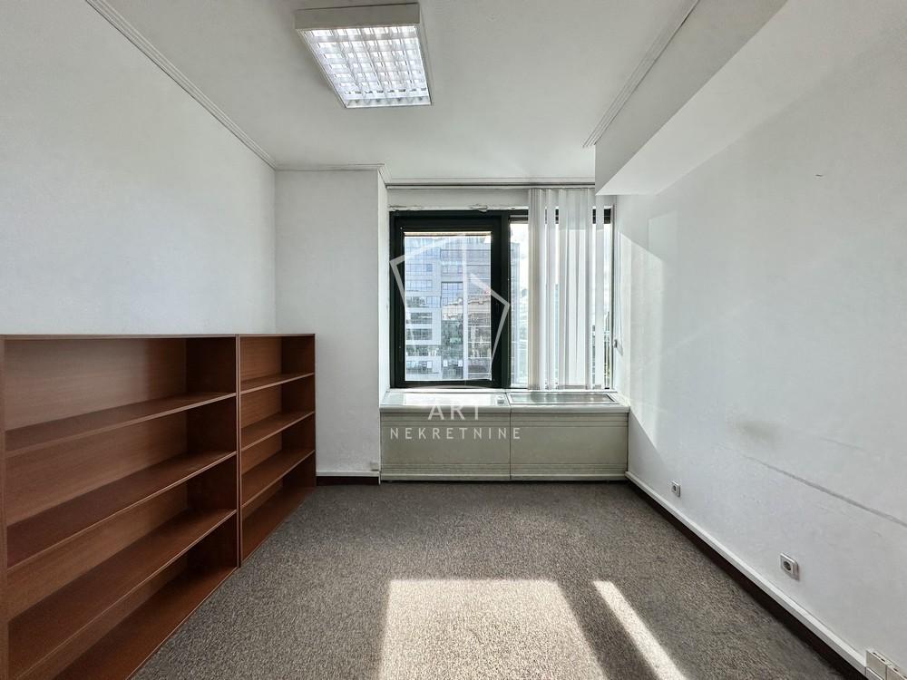 Slika 6 - Vladimira Popovića,  Lokal za izdavanje, 129m2, 1.939€