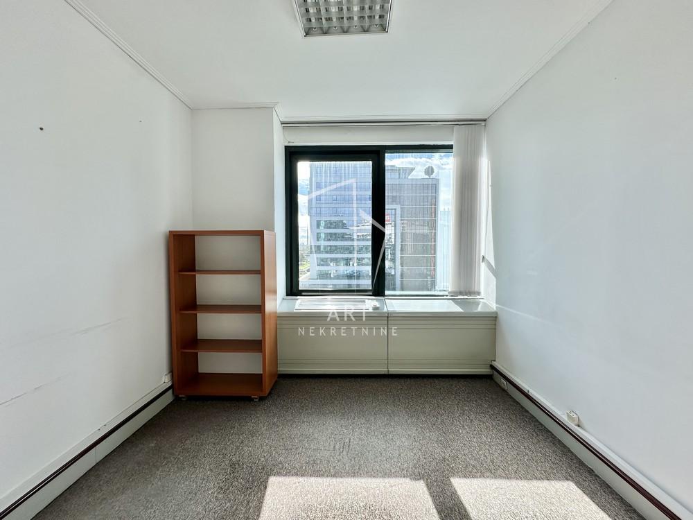 Slika 7 - Vladimira Popovića,  Lokal za izdavanje, 129m2, 1.939€