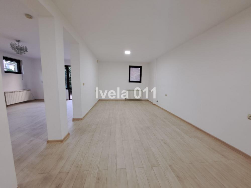 Slika 1 - Pivljanina Baja,  Lokal za izdavanje, 70m2, 850€