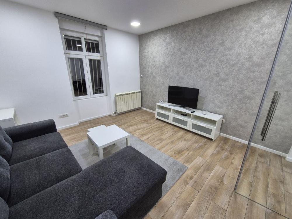 Slika 1 - Beogradska, Dvosoban stan za izdavanje, 50m2, 700€