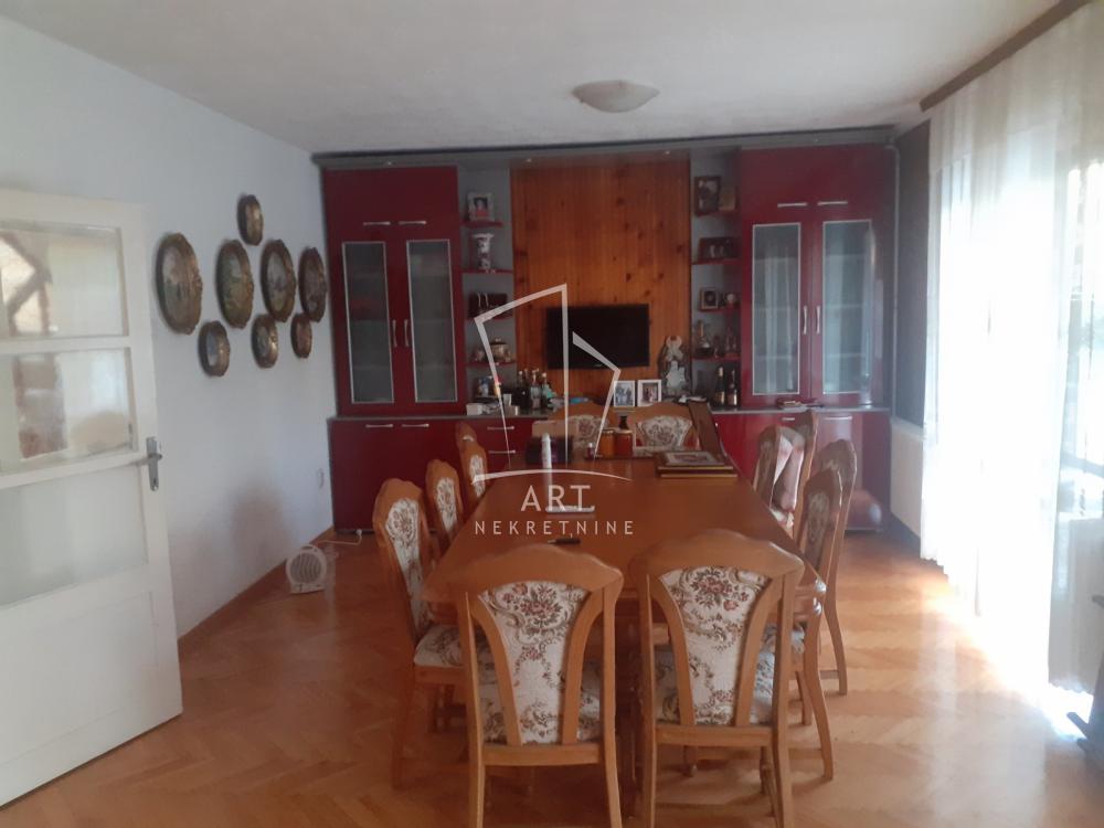 Slika 3 - Lovačka,  Kuća na prodaju, 381m2, 400.000€