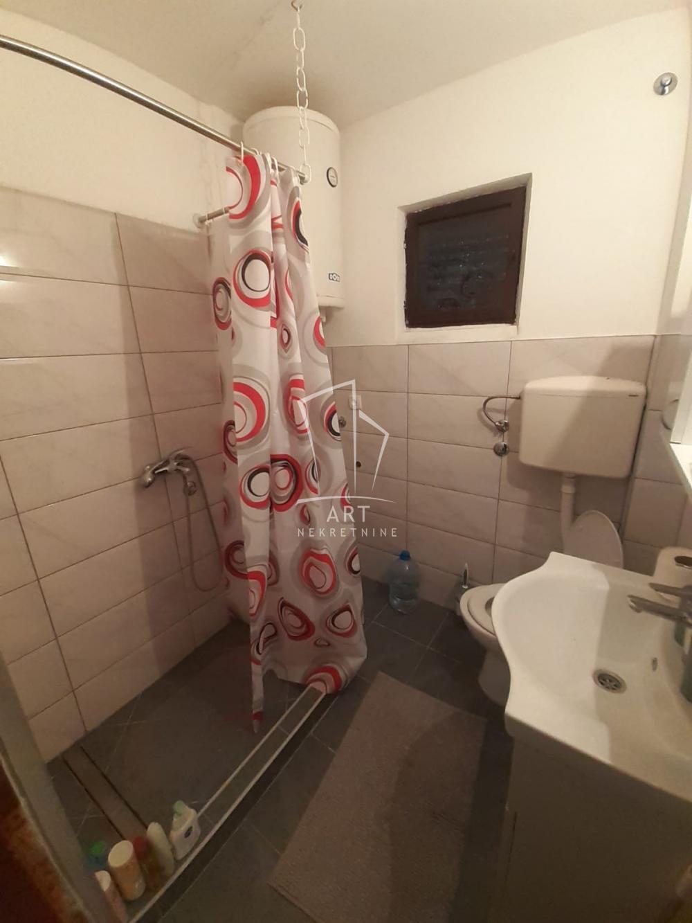 Slika 6 - Lovačka,  Kuća na prodaju, 381m2, 400.000€