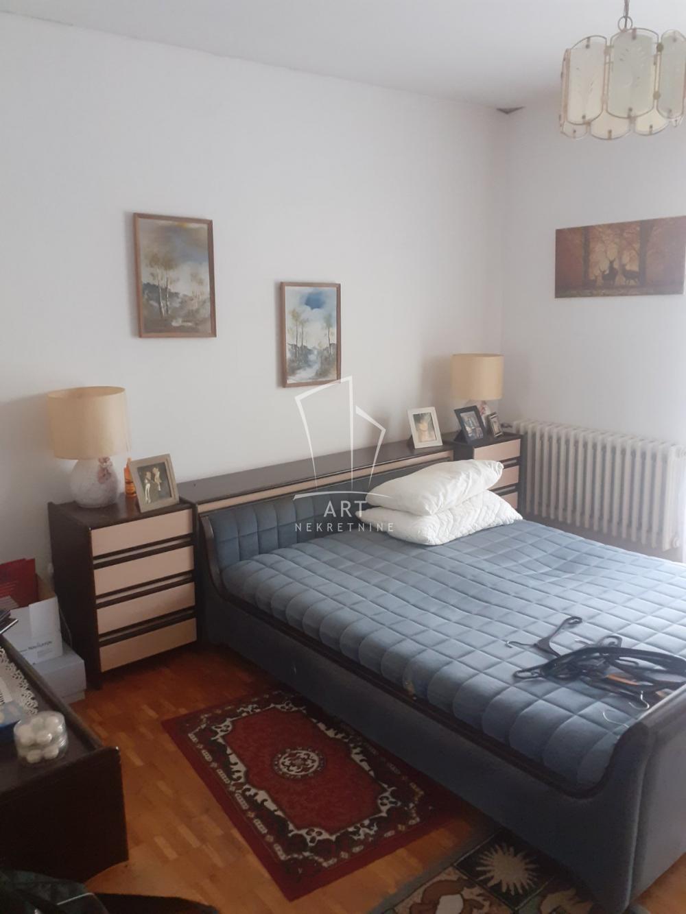 Slika 5 - Lovačka,  Kuća na prodaju, 381m2, 400.000€