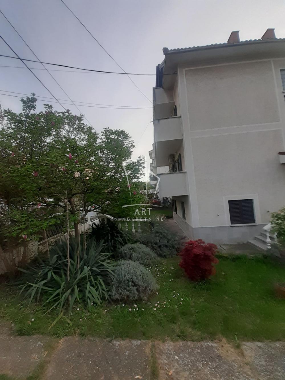 Slika 7 - Lovačka,  Kuća na prodaju, 381m2, 400.000€