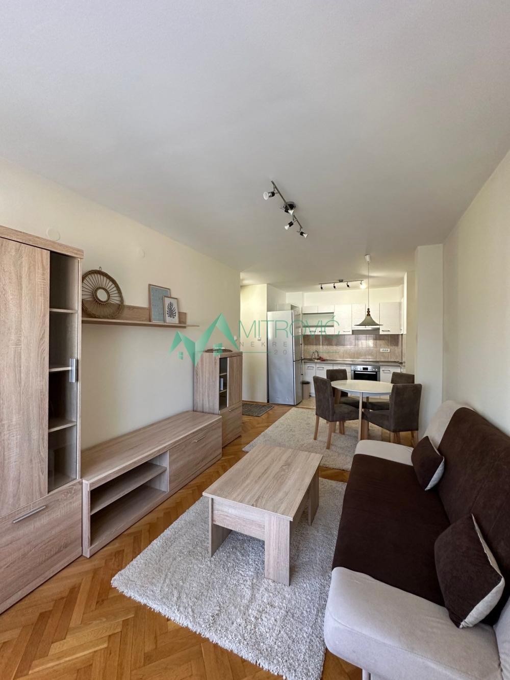 Glavna slika -Jednoiposoban stan za izdavanje, 42m2, 400€