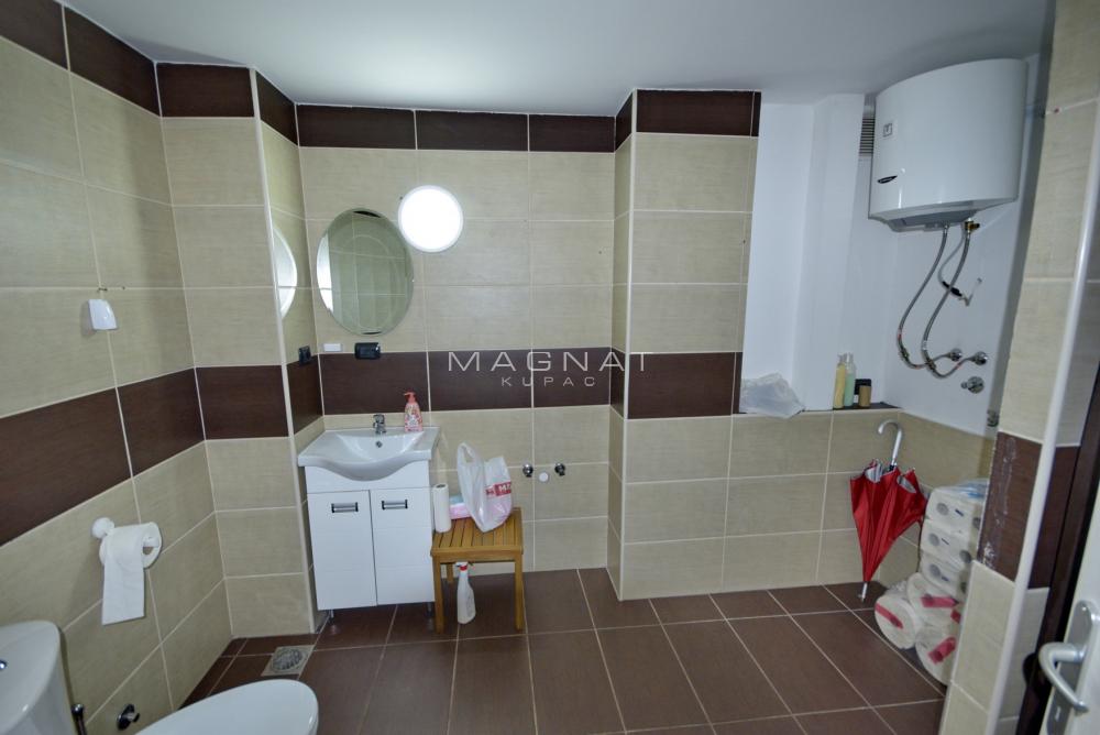 Slika 8 - Makenzijeva, Četvorosoban stan na prodaju, 167m2, 450.000€