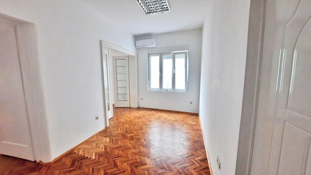 Slika 1 - Sazonova,  Lokal za izdavanje, 65m2, 800€
