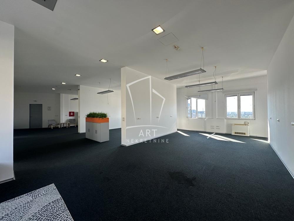 Slika 1 - Knez Mihailova,  Lokal za izdavanje, 360m2, 6.480€