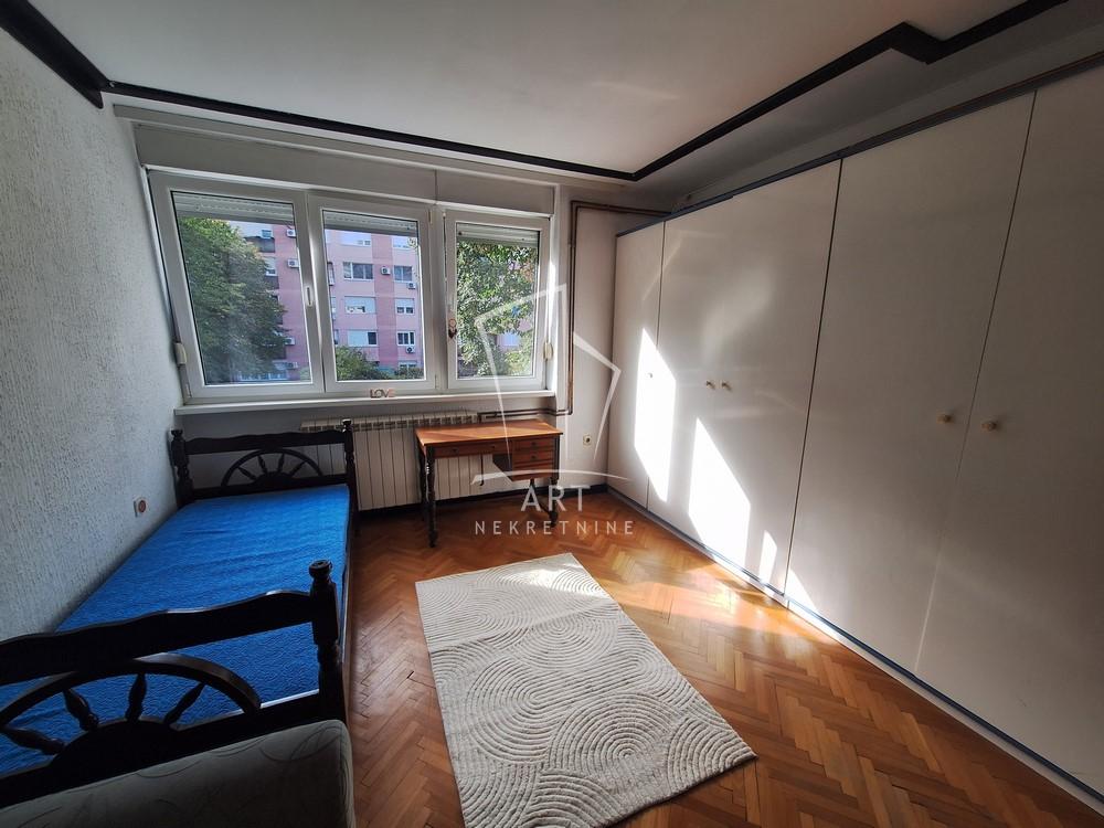 Slika 3 - Nikšićka, Trosoban stan za izdavanje, 59m2, 600€