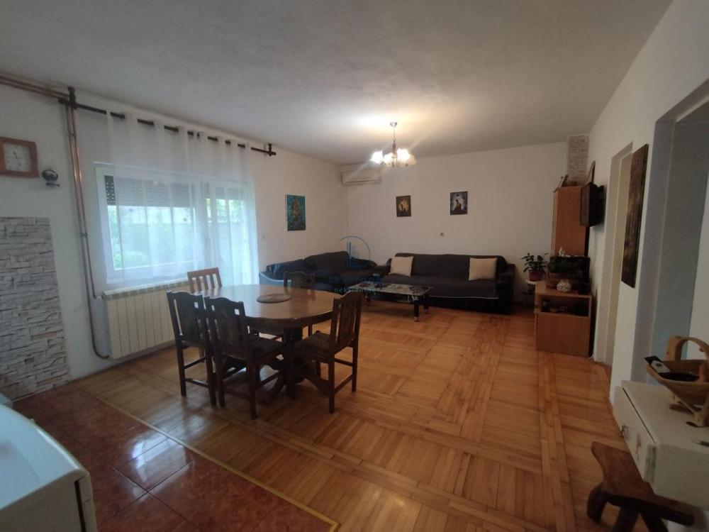 Glavna slika - Kuća na prodaju, 214m2, 275.000€