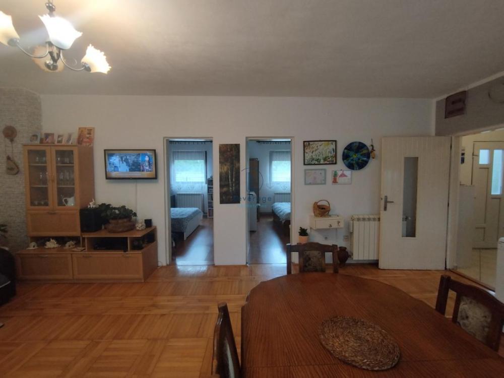 Slika 2 -  Kuća na prodaju, 214m2, 275.000€