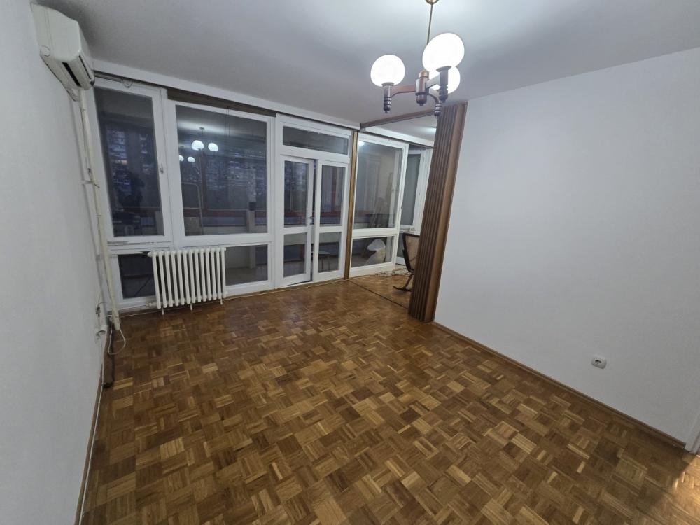 Slika 2 - Bulevar Arsenija Čarnojevića, Trosoban stan za izdavanje, 75m2, 700€